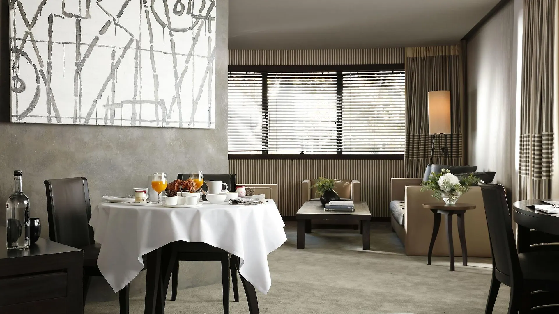 Square Hotel
